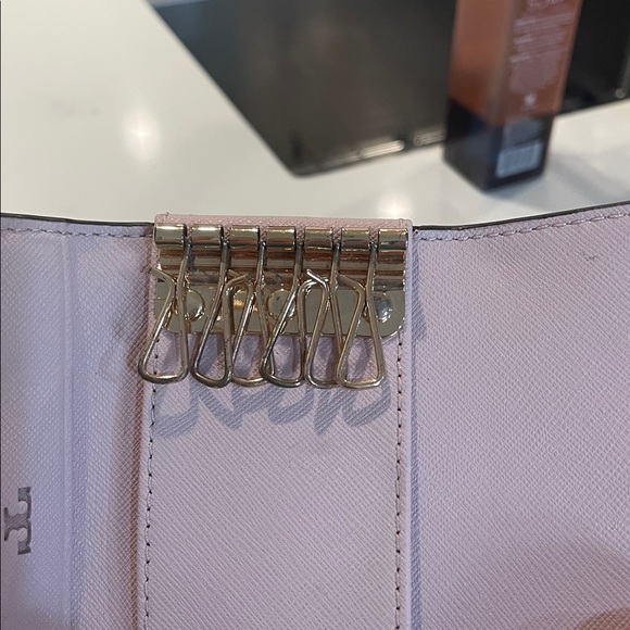 EUC Tory Burch ROBINSON CARD CASE KEY-HOLDER - Picture 11 of 17